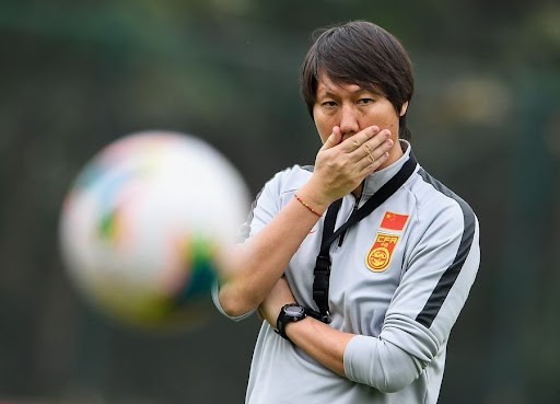 Huấn luyện viên Li Tie của đội tuyển Trung Quốc từng đấu với tuyển Việt Nam khi còn thi đấu. Ảnh: Xinhua