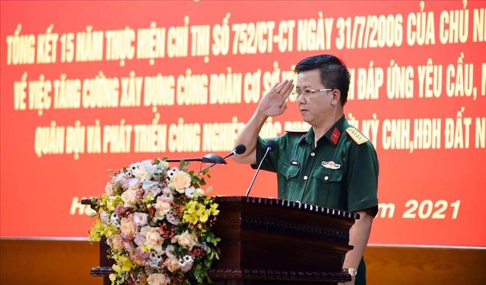 Đại tá Nguyễn Đình Đức – Uỷ viên Đoàn Chủ tịch Tổng LĐLĐVN, Trưởng ban Công đoàn Quốc phòng tại Hội nghị. Ảnh: Tài Mẫn