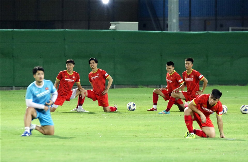 Theo kế hoạch, tuyển Việt Nam sẽ có 1 buổi rèn luyện nữa trước khi bước vào buổi tập chính thức làm quen sân vận động Sharjah vào tối ngày 6.10. Ảnh: VFF