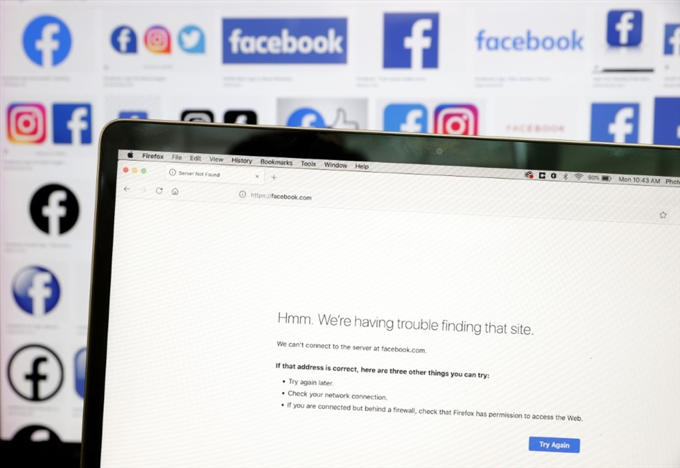 Facebook sập toàn cầu trong vòng khoảng 6 giờ ngày 4.10. Nhân viên của Facebook cũng bị tê liệt, không truy cập được một số công cụ quan trọng để giải quyết sự cố. Ảnh: AFP