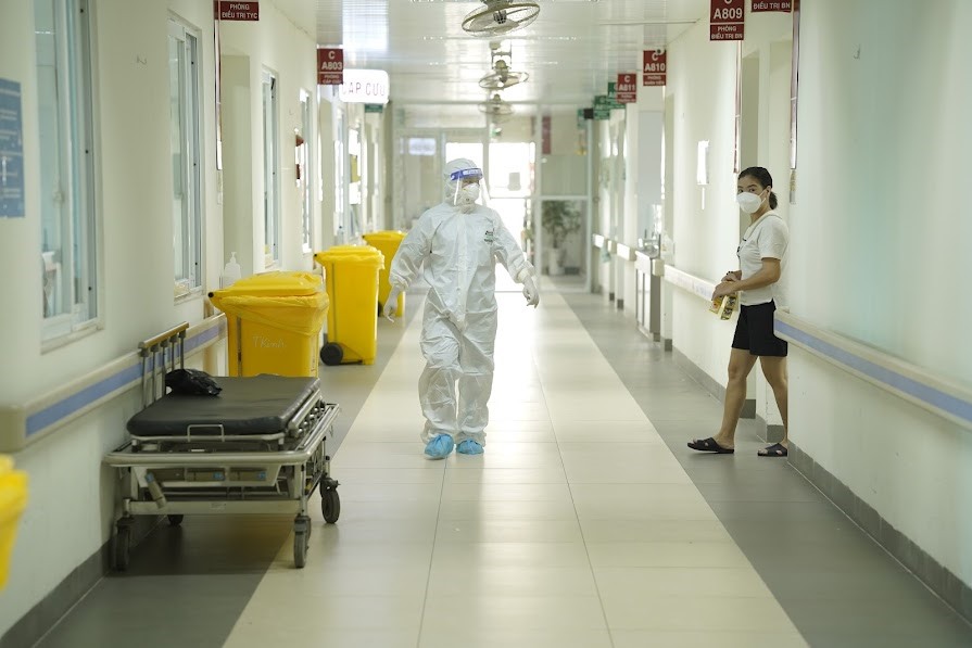 Bên trong khu điều trị bệnh nhân nặng từ Việt Đức chuyển qua Bệnh viện Thanh Nhàn.
