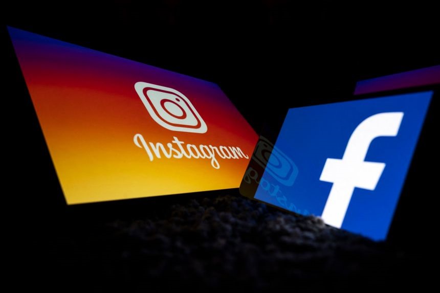 Facebook có một tuần sóng gió với các cáo buộc từ tài liệu bị rò rỉ do cựu nhân viên Haugen đứng sau và sự cố sập toàn cầu Facebook, WhatsApp và Instagram hôm 4.10. Ảnh: AFP