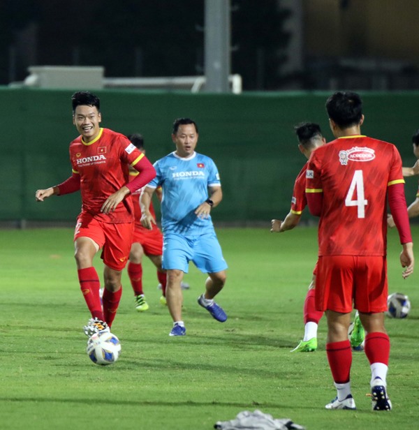 Thành Chung và các đồng đội tuyển Việt Nam mặt mục tiêu có được kết quả tốt nhất trước tuyển Trung Quốc. Ảnh: VFF