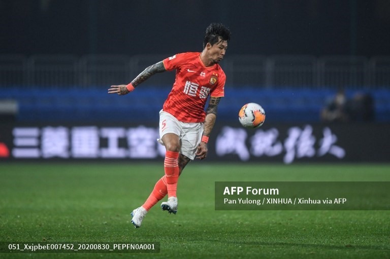 Hậu vệ Zhang Linpeng được mệnh danh là “Ramos Trung Quốc“. Sở hữu chiều cao 1m85 cùng lối đá kỹ thuật, Zhang Linpeng có thể đảm nhận tốt cả vị trí trung vệ lẫn hậu vệ phải.
