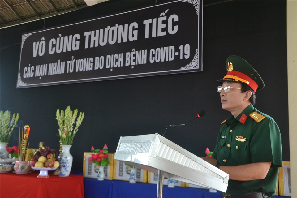 Thay mặt lãnh đạo tỉnh An Giang, đại tá Lê Minh Quang- Chính ủy Bộ Chỉ huy Quân sự tỉnh An Giang - gởi lời tri ân các lực lượng đã nỗ lực đưa tro cốt các nạn nhân tử vong vì dịch COVID-19 về tới quê hương.