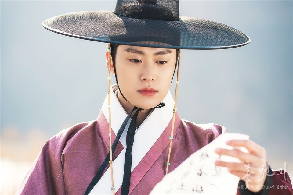 Tạo hình của Gong Myung trong vai hoàng tử Yangmyeong. Ảnh: SBS