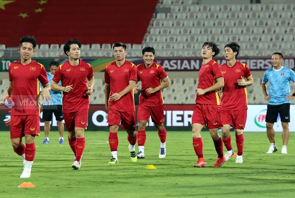 Các cầu thủ Việt Nam tỏ ra hào hứng và phấn khởi trong suốt buổi tập luyện. Toàn đội đã được giải toả áp lực để có được tinh thần thoải mái nhất trước ngày thi đấu. Ảnh: VFF