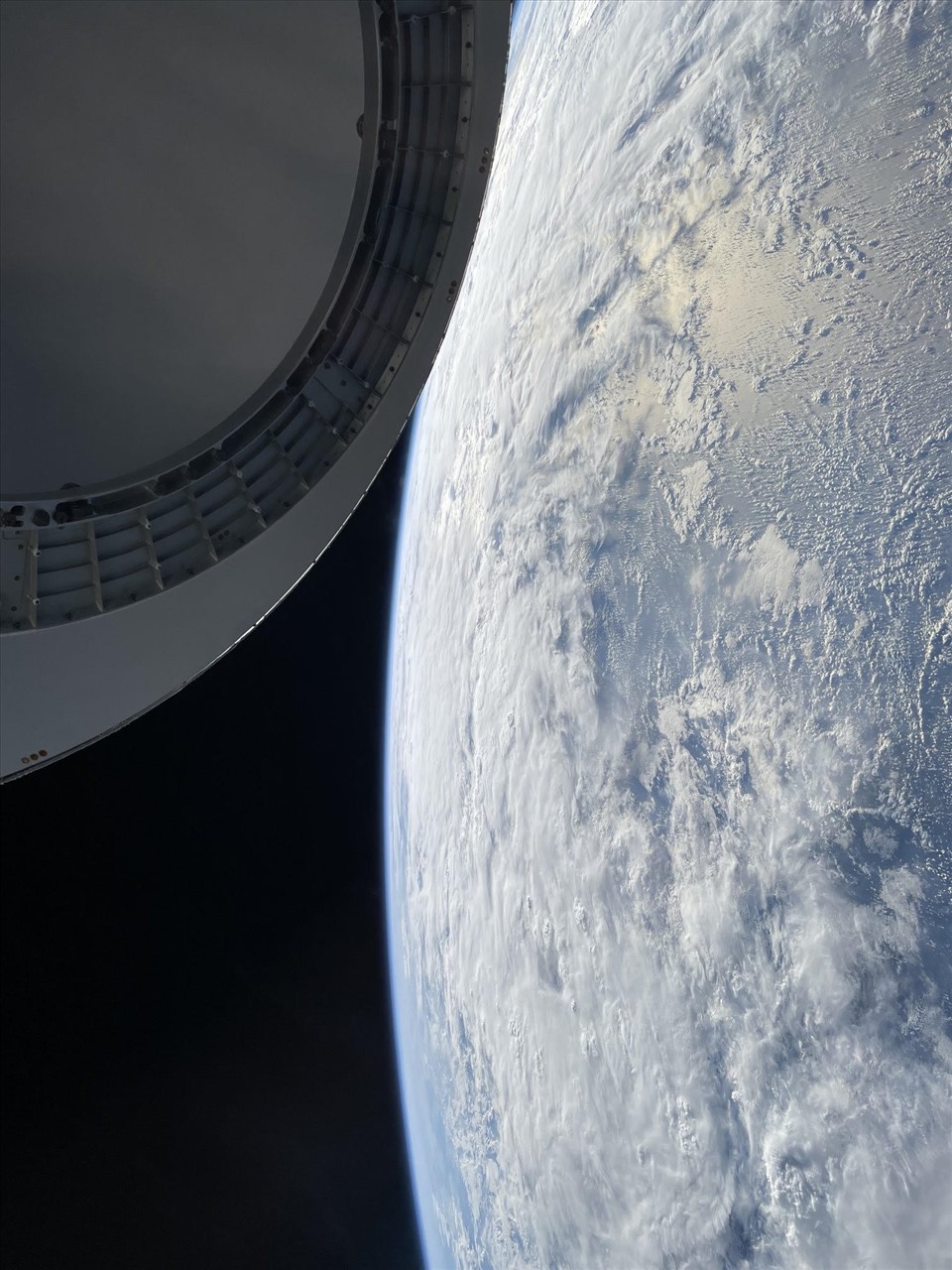 Thưởng thức hình ảnh phi hành gia tuyệt đẹp của SpaceX Inspiration4 và cảm nhận chuyến hành trình đầy cảm xúc này. Cùng tìm hiểu về những con người dũng cảm đã vượt qua mọi thử thách và đến được với ngôi sao lấp lánh. Xem ngay để được trải nghiệm những khoảnh khắc đáng nhớ này!