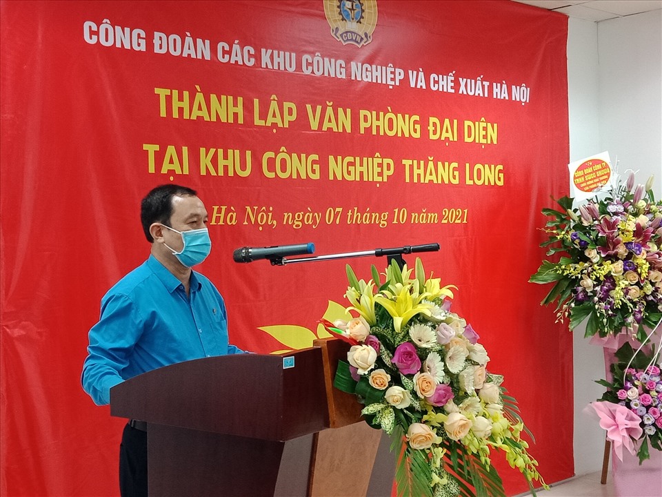 Ông Đinh Quốc Toản - Chủ tịch Công đoàn các KCN&KCX  Hà Nội phát biểu tại buổi lễ. Ảnh: Ngọc Ánh