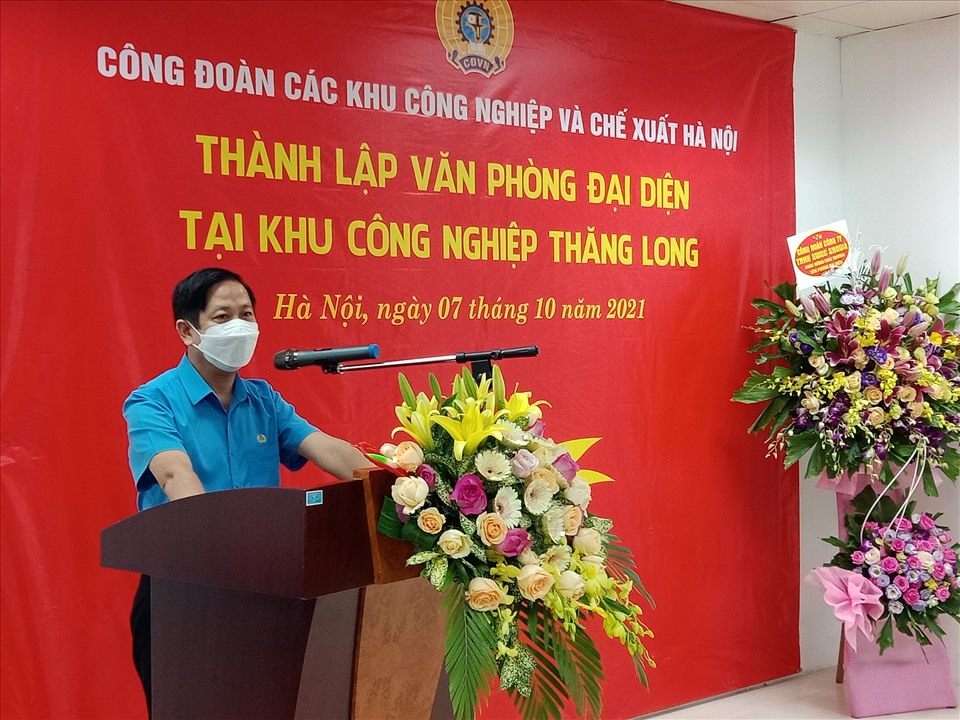 Ông Phạm Bá Vĩnh - Phó Chủ tịch Liên đoàn Lao động thành phố Hà Nội phát biểu tại buổi lễ. Ảnh: Ngọc Ánh