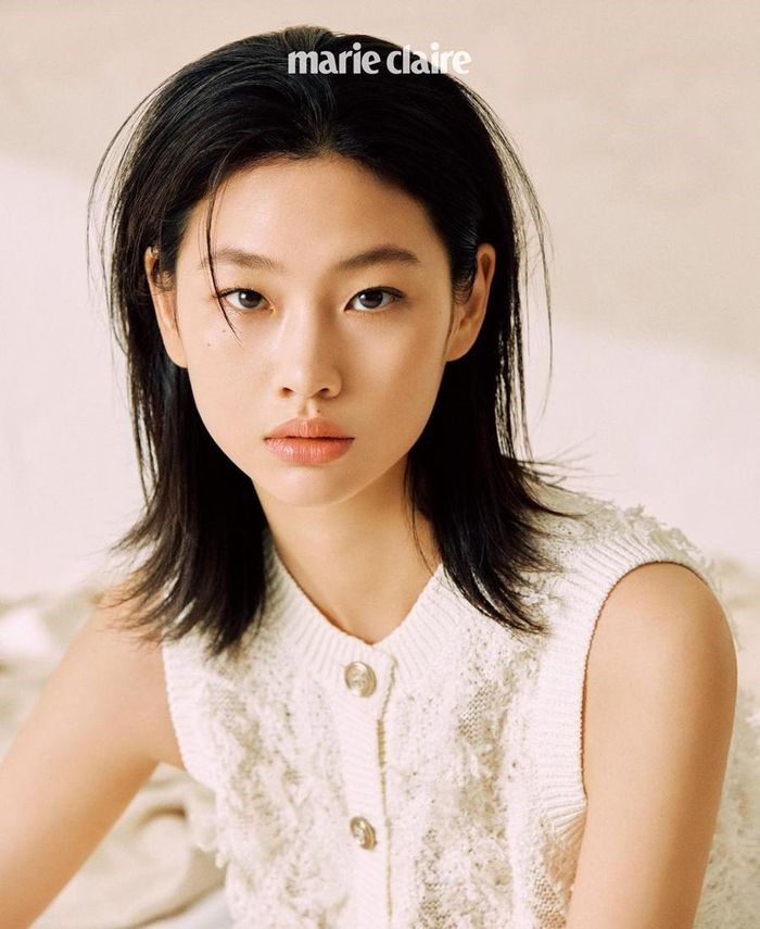 Sau thành công của “Squid Game“, nữ chính Jung Ho Yeon trở thành diễn viên hot nhất trong dàn sao của bộ phim này. Cô là người có lượt theo dõi Instagram tăng chóng mặt nhất trong dàn diễn viên của “Squid Game“.