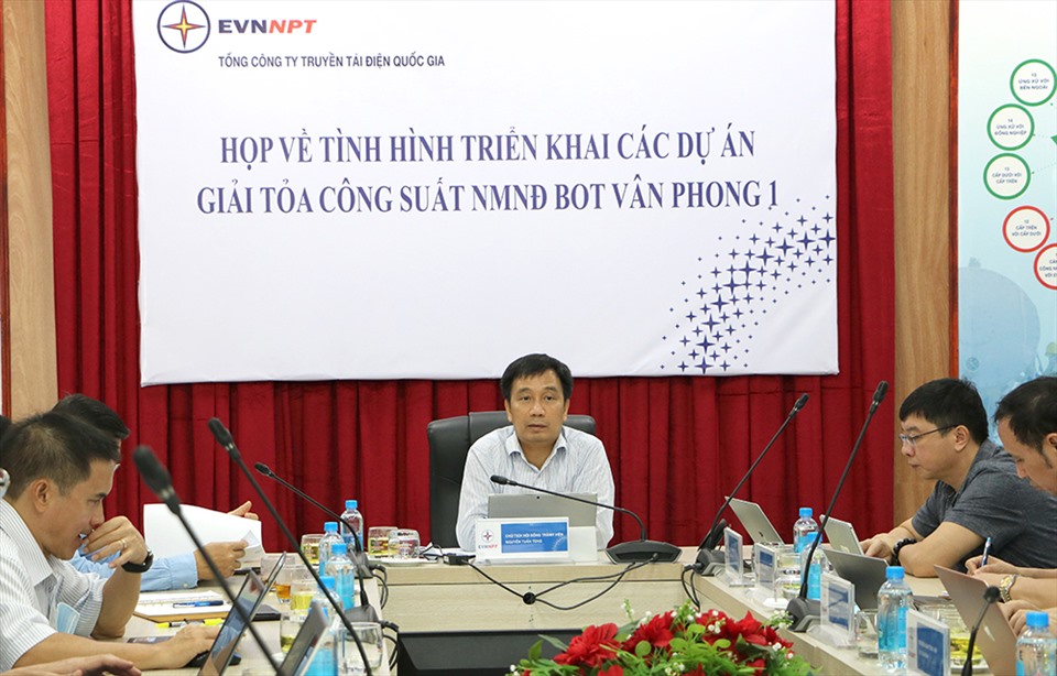 Ông Nguyễn Tuấn Tùng – Chủ tịch HĐTV EVNNPT phát biểu chỉ đạo tại cuộc họp. Ảnh; EVNNPT