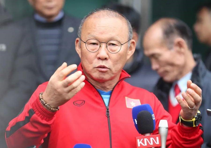HLV Park Hang-seo cần mạnh dạn hơn với những thay đổi ở tuyển Việt Nam. Ảnh: Sina.