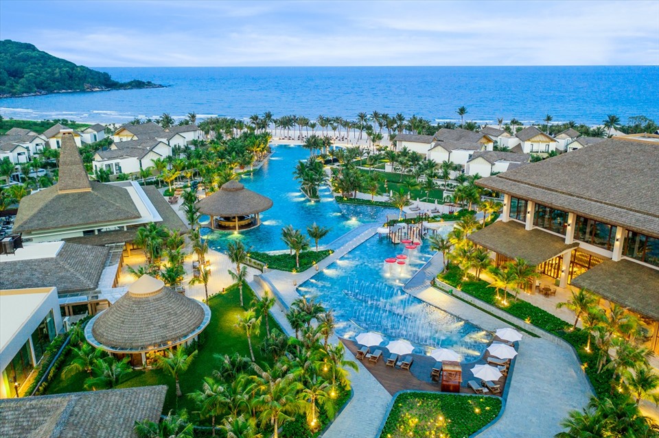 Bể bơi vô cực New World Phu Quoc Resort. Ảnh: Hà