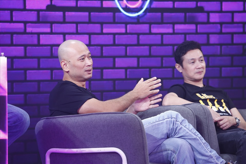 Biên tập viên Long Vũ và Anh Tuấn có những chia sẻ thú vị về một thời sinh viên sôi nổi. Ảnh: VTV