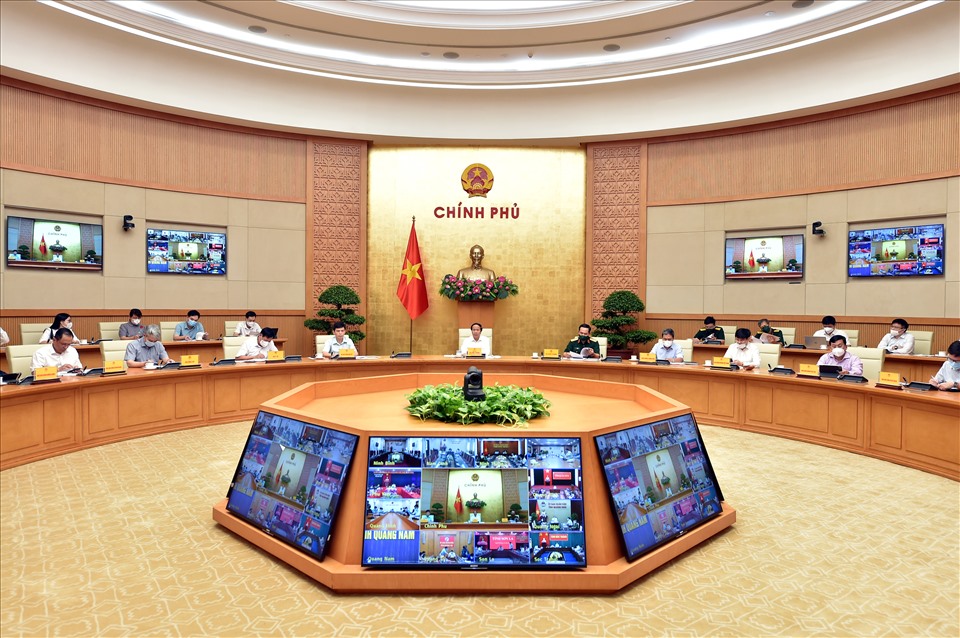 Phó Thủ tướng Lê Văn Thành chủ trì hội nghị trực tuyến toàn quốc về việc triển khai phục hồi các chuyến bay thương mại vận chuyển hành khách nội địa trong nước - Ảnh Đức Tuân