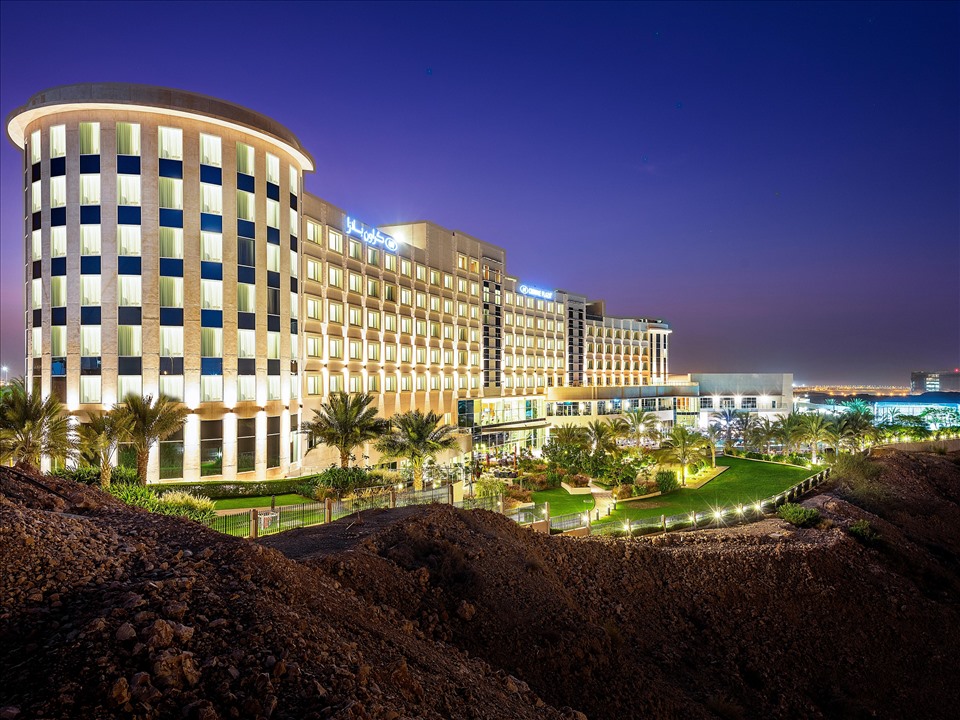 Tuyển Việt Nam được ban tổ chức đội chủ nhà sắp xếp lưu trú tại khách sạn 5 sao Crowne Plaza ở trung tâm thủ Muscat (Oman). Ảnh: HIG