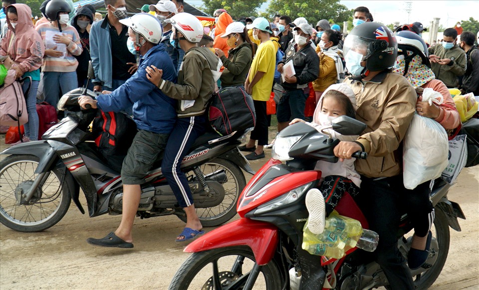 Người dân Ninh Thuận trở về quê vào ngày 2.10. Ảnh: Huỳnh Hải.