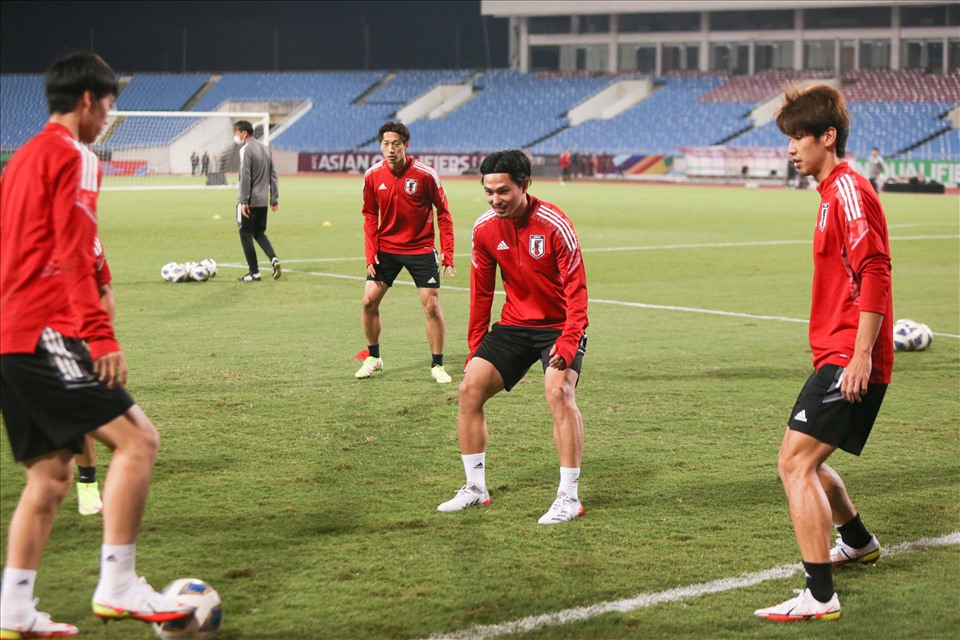 Cầu thủ của nhà ĐKVĐ Ngoại Hạng Anh tỏ ra khá thoải mái có buổi tập cùng các đồng đội chuẩn bác cho trận đấu với đội tuyển Việt Nam.
