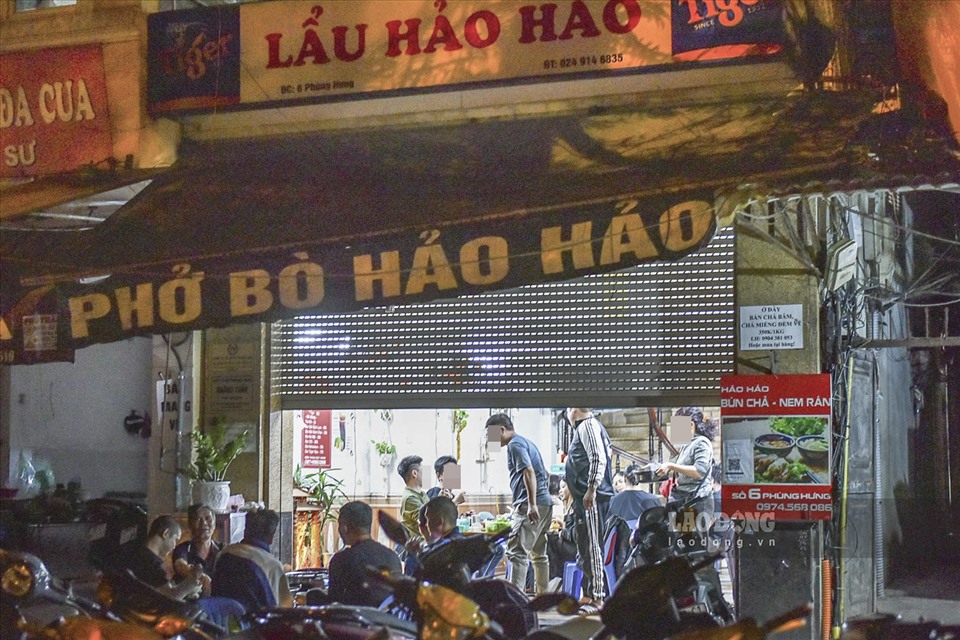 Được biết, từ nay đến hết tháng 11, các Tổ công tác của quận Hoàn Kiếm sẽ phân công lịch trực kiểm tra công tác phòng chống dịch đột xuất tất cả các ngày trong tháng đối với các cửa hàng kinh doanh ăn uống trên địa bàn.