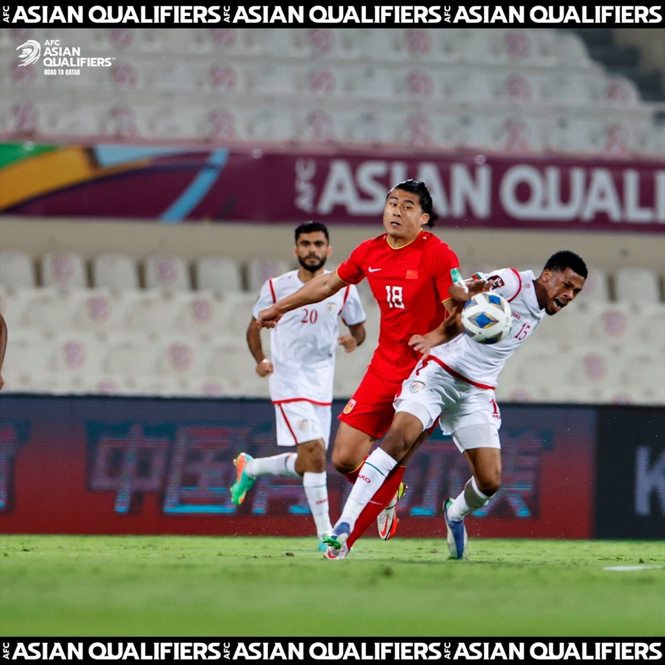 Tuyển Trung Quốc đã chơi tốt hơn Oman ở trận đấu này. Ảnh: AFC.