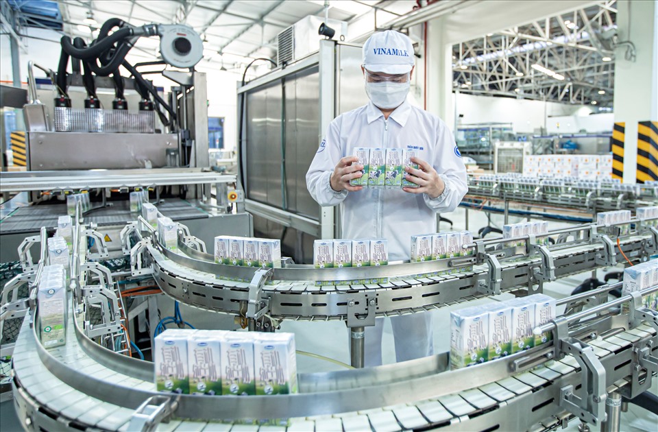 Lô sản phẩm sữa tươi đầu tiên được Vinamilk sản xuất và xuất khẩu thành công đi Trung Quốc trong giai đoạn nhiều trở ngại vì diễn biến dịch COVID-19 tại Việt Nam.