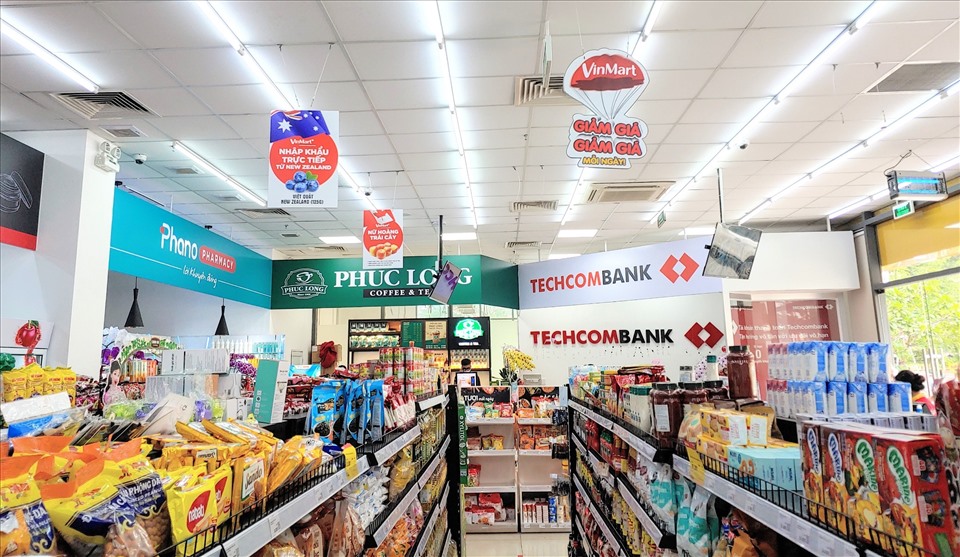 Các cửa hàng mini-mall tích hợp kiosk Phúc Long, dịch vụ ngân hàng Techcombank, dược phẩm Phano là một phần trong chiến lược Point of Life của Masan.
