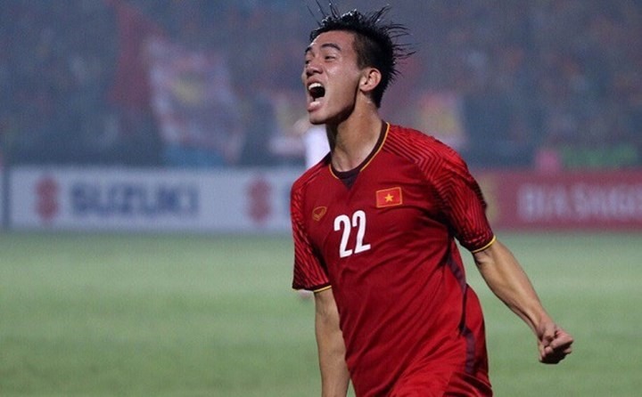 9. Nguyễn Tiến Linh (Tiền đạo - Việt Nam): 7 bàn thắng