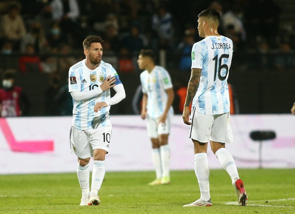 Lionel Messi chỉ vào sân ít phút cuối trận để hướng đến trận quyết đấu với Brazil vào tuần tới, thời điểm Argentina có thể giành vé dự World Cup 2022. Ảnh: AFP