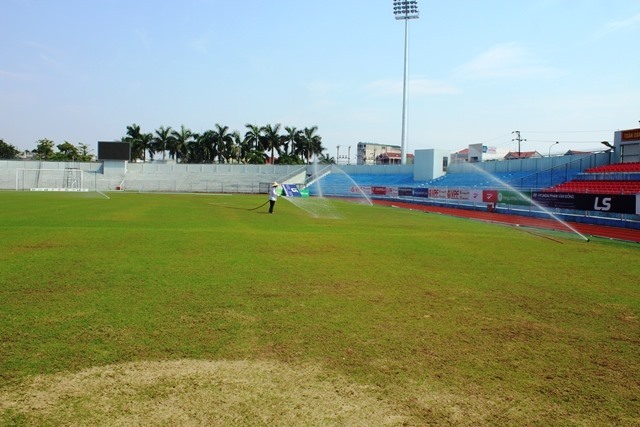 Sân vận động Hà Tĩnh trong một thời gian bảo dưỡng vào tháng 5.2020. Ảnh: TT.