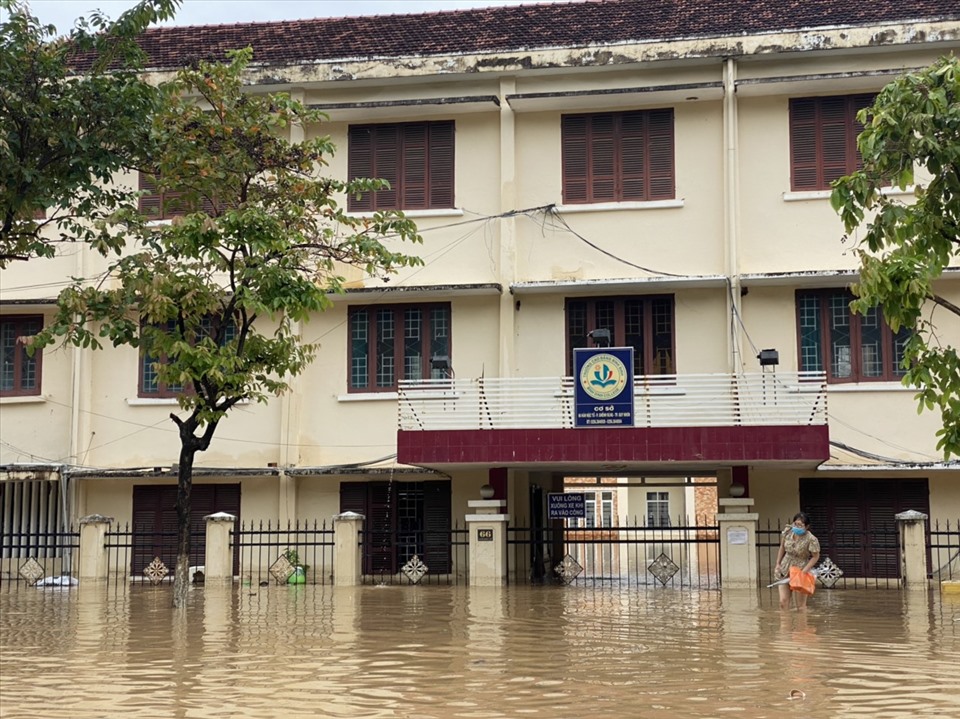 Trường Cao đẳng Bình Định cơ sở hai cũng bị nước ngập dâng cao. Ảnh: D.P