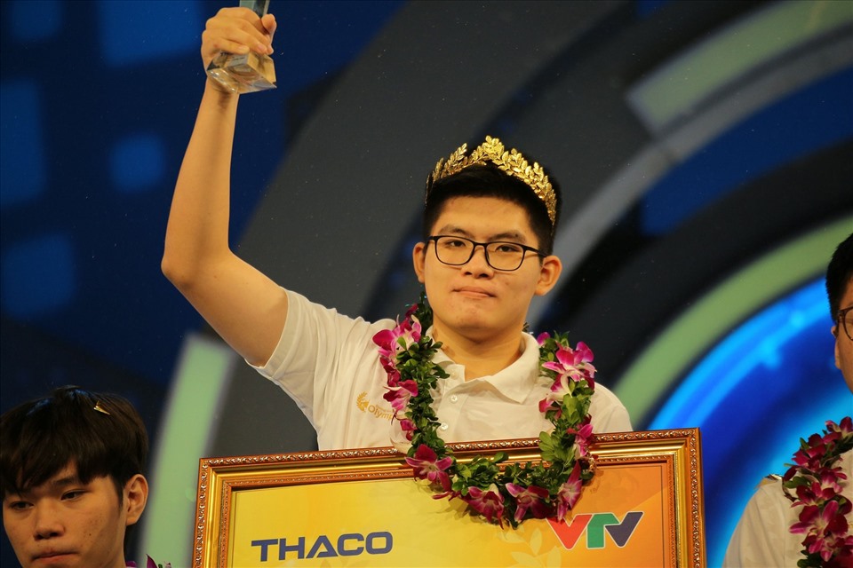Nguyễn Hoàng Khánh xuất sắc trở thành nhà vô địch “Đường lên đỉnh Olympia 2021”. Ảnh: LĐ