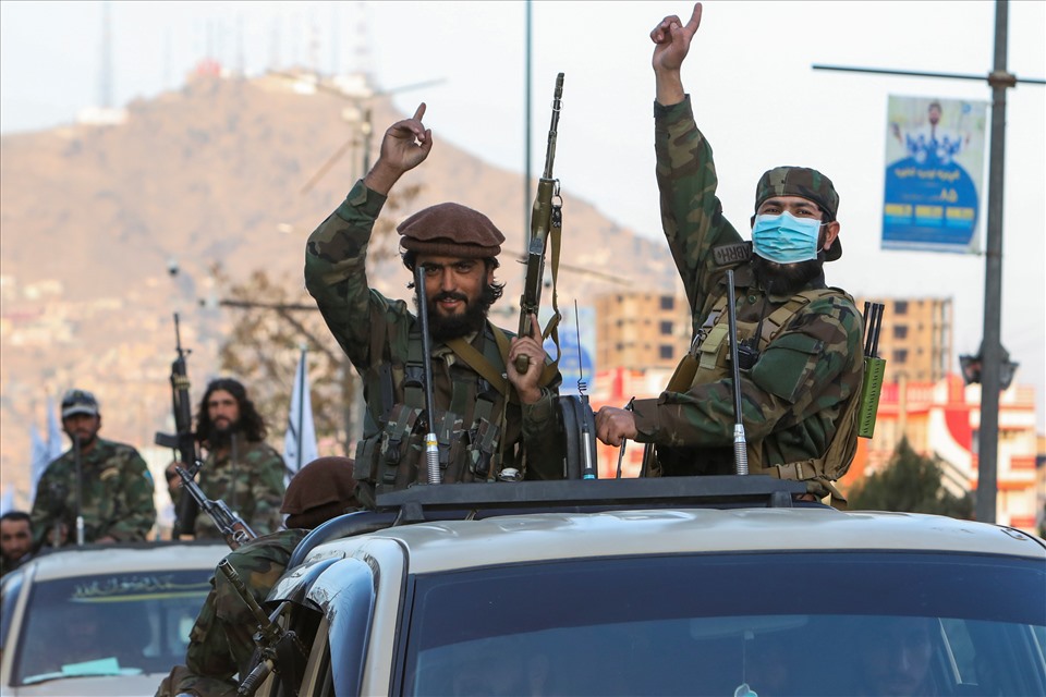 Taliban duyệt binh ở Kabul hôm 14.11. Ảnh: CGTN