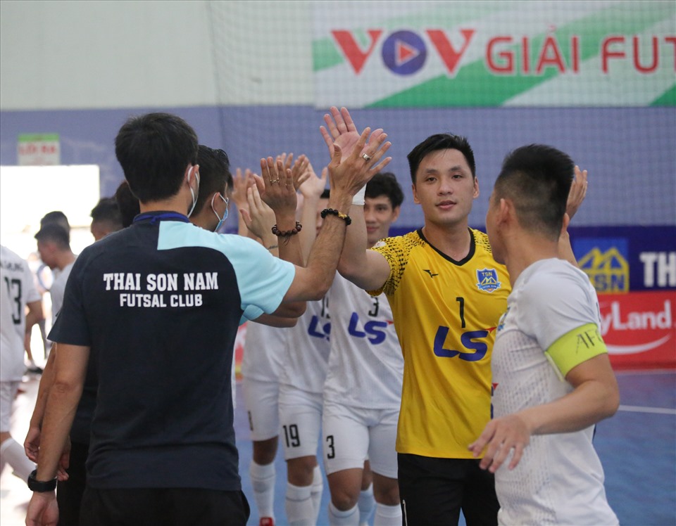 Ở trận lượt đi, Thái Sơn Nam dù được đánh giá cao hơn nhưng vẫn bất ngờ thất bại trước Thái Sơn Bắc với tỉ số 1-2. Ảnh: BTC