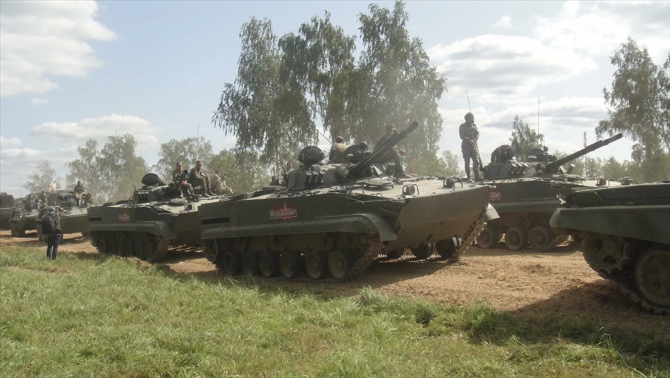 BMP-3 trong thành phần đoàn xe bọc thép tại thao trường Alabino. Ảnh: Sputnik