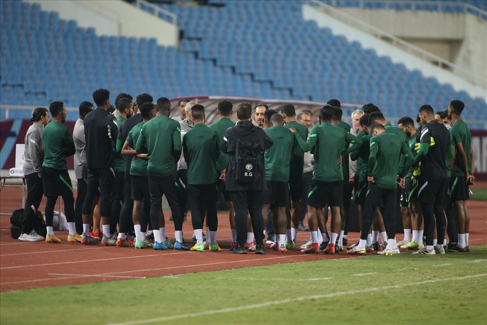 Tối 15/11, đội tuyển Saudi Arabia đã có buổi tập cuối cùng làm quen sân Mỹ Đình để chuẩn bị cho trận đấu với đội tuyển Việt Nam.