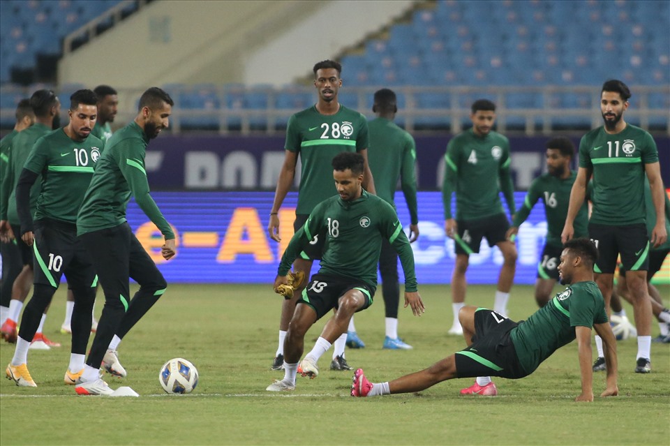 Trong những phút đầu tiên, các cầu thủ của đội tuyển Saudi Arabia chủ yếu chơi đá ma theo yêu cầu của ban huấn luyện.