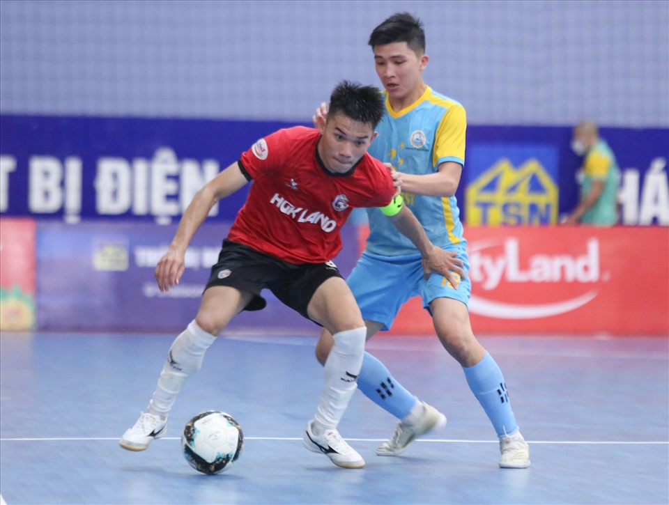 Trận thứ 2 là màn đụng độ giữa HGK. Đắk Lắk và Savinest Khánh Hòa (áo xanh). Đội bóng đến từ Khánh Hoà nhanh chóng chiếm lĩnh thế trận và giành chiến thắng nhẹ nhàng 3-1.