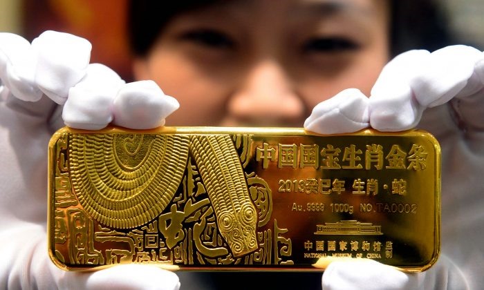 Trung Quốc đứng thứ 6 trong bảng xếp hạng dự trữ vàng nhưng lại là nhà sản xuất vàng lớn nhất thế giới, chiếm 12% sản lượng khai thác toàn cầu,