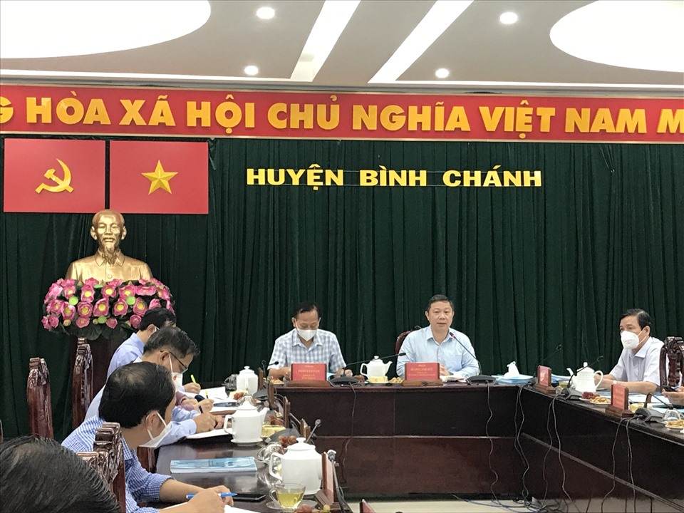 Chủ tịch UBND TPHCM: Huyện Bình Chánh rà soát lại quy trình quản lý F0. Ảnh: Nguyễn Ly