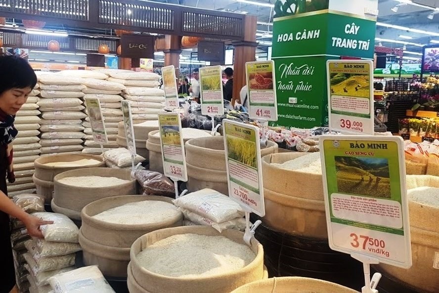 Giá lúa gạo giảm nhẹ làm tăng cơ hội cạnh tranh cho xuất khẩu gạo của Việt Nam. Ảnh: Vũ Long