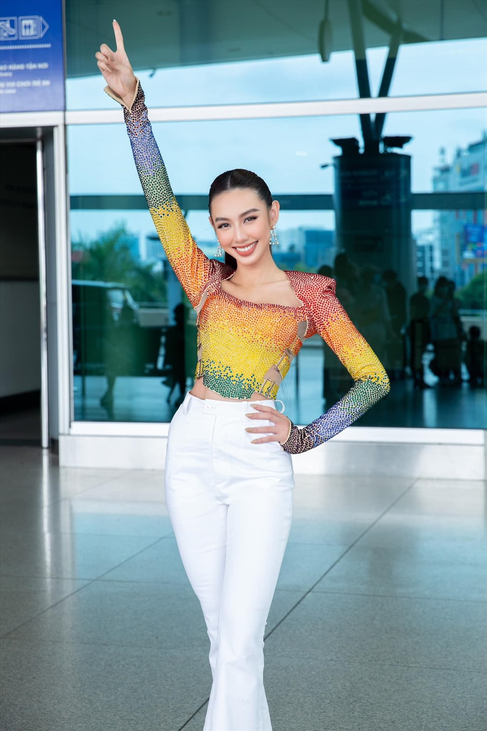 Trưa 16.11, Miss Grand Vietnam Nguyễn Thúc Thuỳ Tiên chính thức khởi hành đến Thái Lan, bắt đầu hành trình chinh phục vương miện Miss Grand International 2021. Ảnh: NVCC.