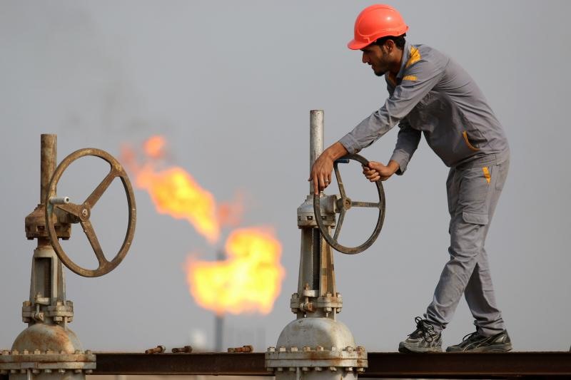 Nguồn cung chưa kịp phục hồi để theo kịp nhu cầu, ngành công nghiệp đang “đốt cháy” lượng dầu được dự giữ trong kho. Ảnh: AFP