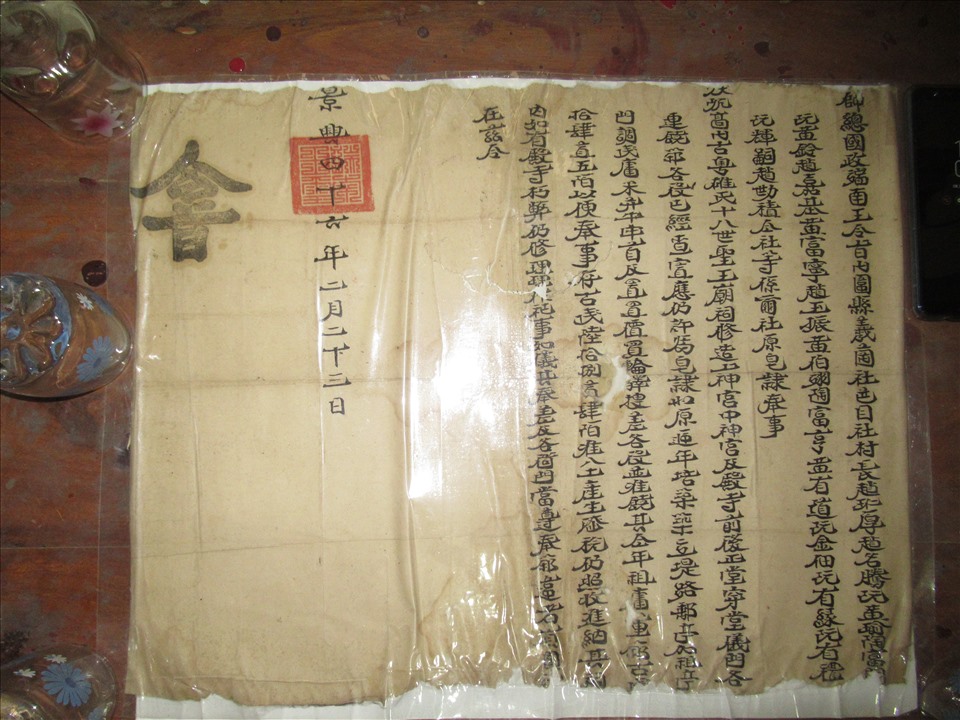 Tranh sứ Đạo Mẫu Tứ phủ ở đền Mẫu tại phường Thanh Trì, Hoàng Mai, Hà Nội.