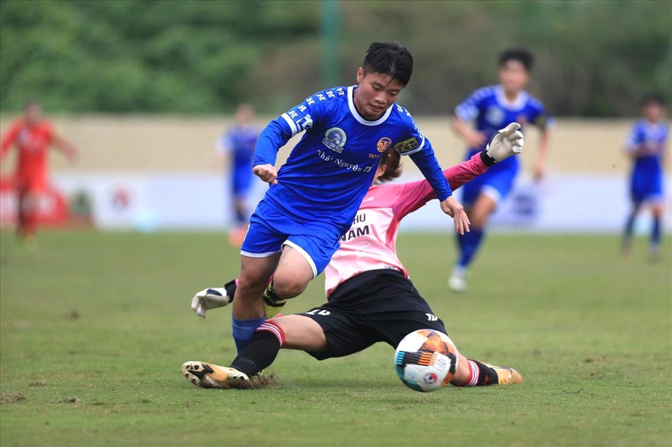 Chiến thuật ấy đã mang lại hiệu quả khi tiền đạo Ngọc Minh Chuyên lập cú đúp ở phút 77 và 89, đánh dấu màn lội ngược dòng ấn tượng của Thái Nguyên trong ngày khai mạc giải bóng đá nữ Vô địch quốc gia 2021