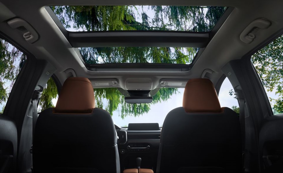 Tùy chọn cửa sổ trời trên Mazda CX-50. (Nguồn: Mazda)