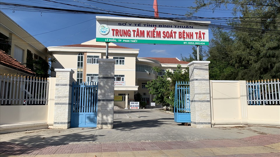 Trung tâm kiểm soát bệnh tật tỉnh Bình Thuận phân bổ vaccine về các địa phương. Ảnh: Phạm Duy