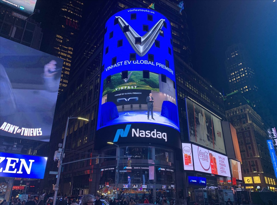 Lễ ra mắt xe điện của VinFast được lên sóng trực tiếp tại Quảng trường Thời đại, New York.