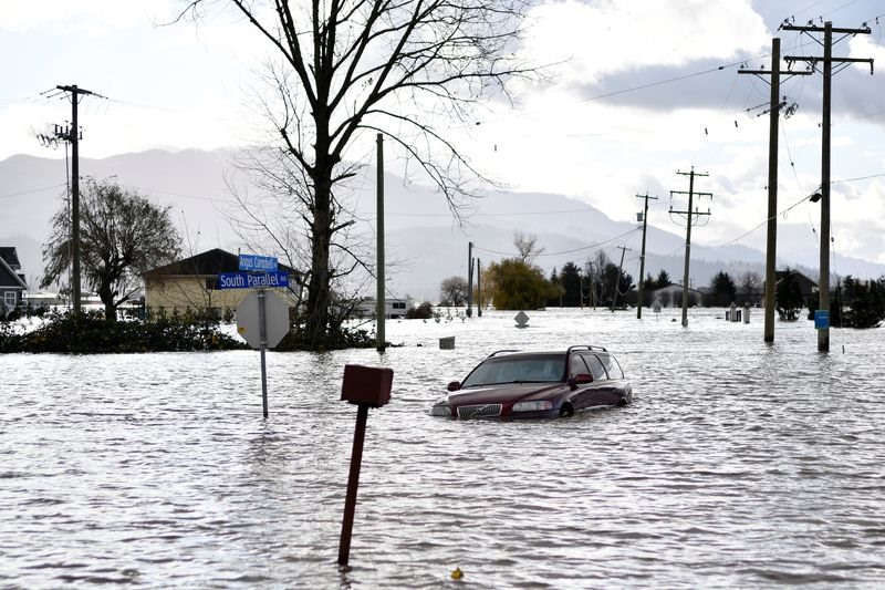 Thảm họa thiên tai 500 năm mới có một lần ở British Columbia. Ảnh: Reuters