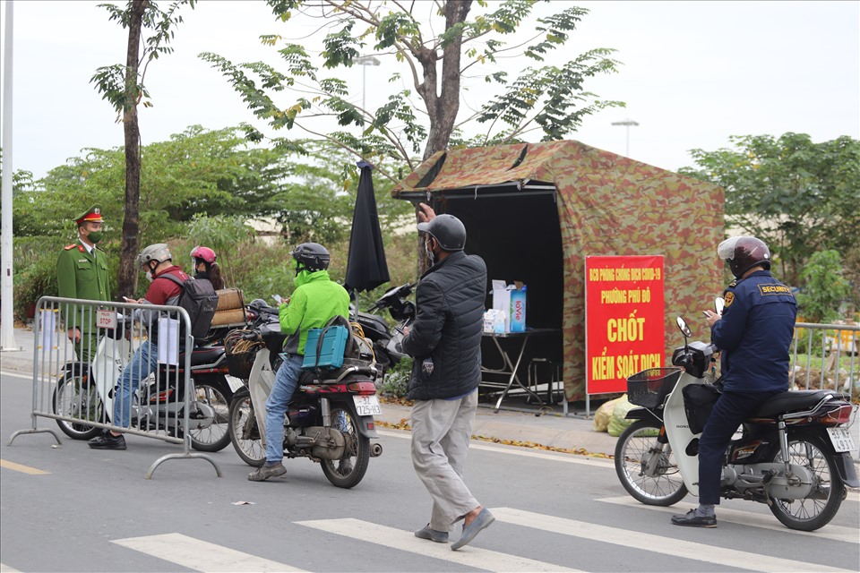 Chốt kiểm soát trên đường Lê Quang Đạo.